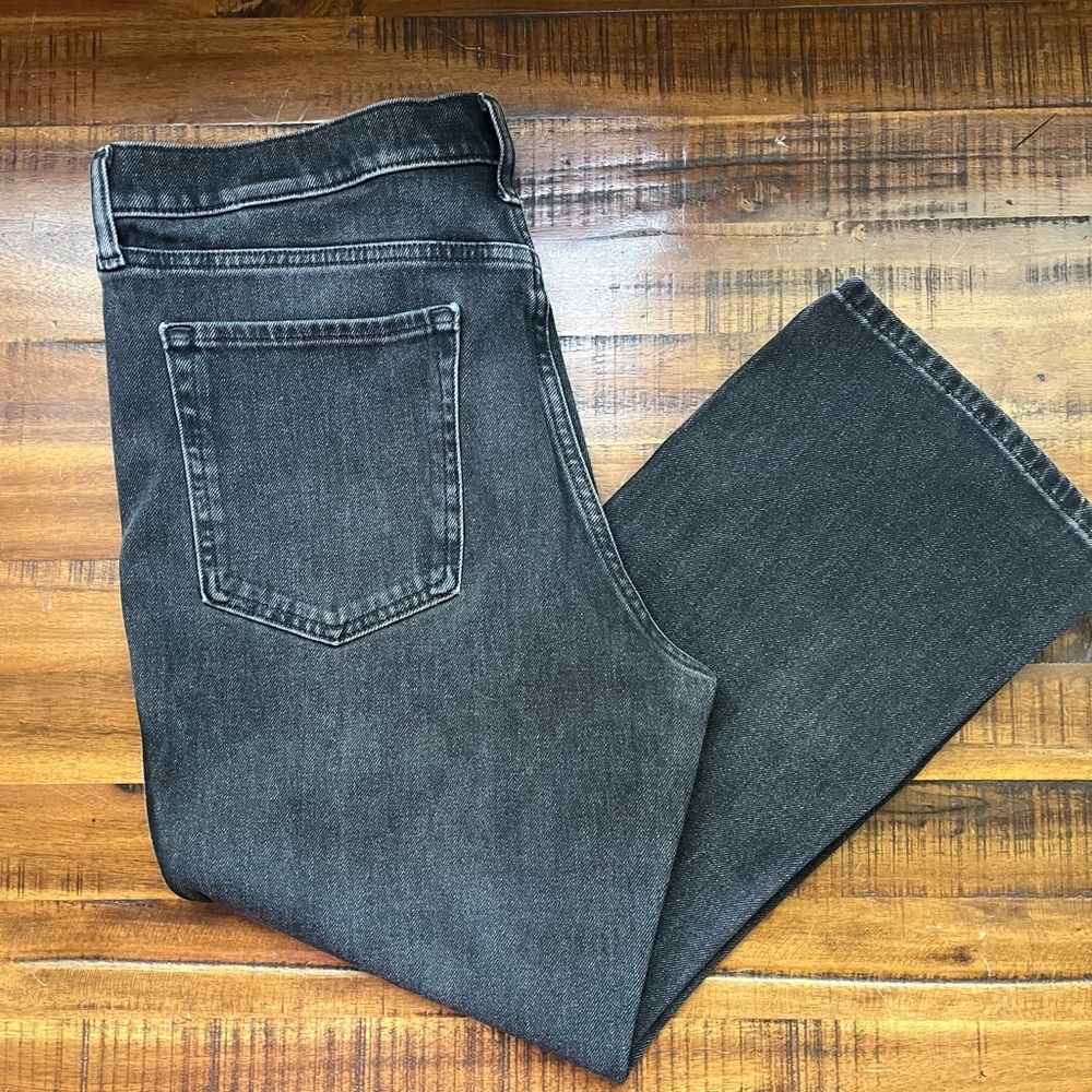 Banana Republic high-rise crop boot stretch black Jean 315 short. Size 31 short